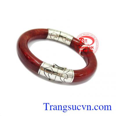 Vòng ngọc đỏ bọc bạc, giao hàng nhanh trên toàn quốc.