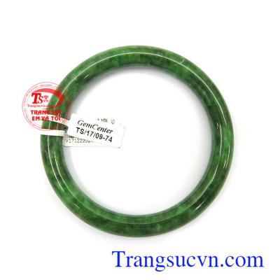 Vòng ngọc Jadeite mệnh Hỏa phù hợp nhiều lứa tuổi khác nhau, rất được phái đẹp ưa chuộng