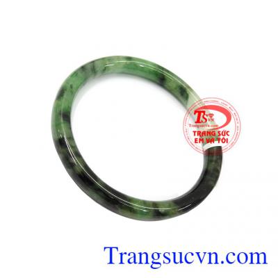 Ngọc cẩm thạch là một trong những loại ngọc quý, có nhiều giá trị về thẩm mỹ và phong thủy