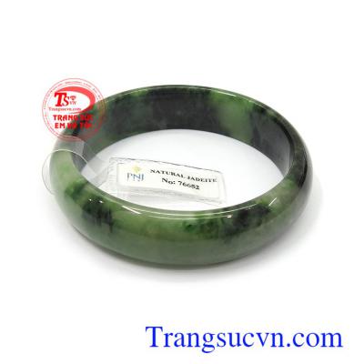 Vòng ngọc Kiểm định PNJ màu sắc đẹp, chất lượng, cao, là sản phẩm rất được phái đẹp ưa chuộng