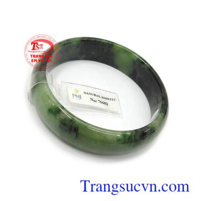 Vòng ngọc Kiểm định PNJ mang lại sự bình an, may mắn và thịnh vượng cho người dùng đó cũng chính là lý do mà các vua chúa thời xưa thường hay sử dụng loại ngọc quý này