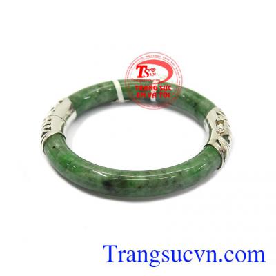 Vòng ngọc sơn thủy bọc bạc là mẫu sản phẩm được chế tác từ ngọc cẩm thạch thiên nhiên, màu đẹp, chất lượng