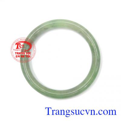 Vòng ngọc cẩm thạch thích hợp làm quà tặng cho bà, cho mẹ