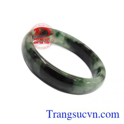 Vòng ngọc cẩm thạch là sản phẩm mang lại nhiều may mắn, sức khỏe, hạnh phúc cho người đeo