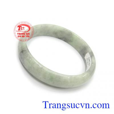 Vòng tay ngọc JADEITE phù hợp với nhiều lứa tuổi, đeo hợp thời trang và quý phái