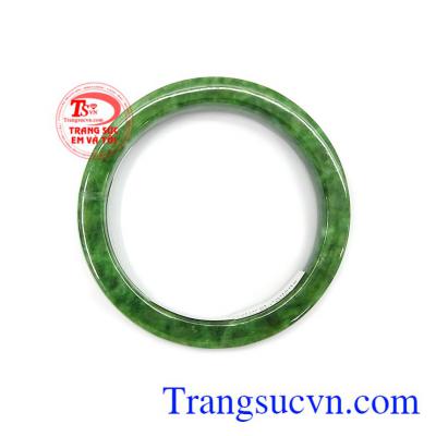 Vòng tay Phỉ Thúy bản vuông là món quà tuyệt vời dành tặng người yêu thương những dịp ý nghĩa