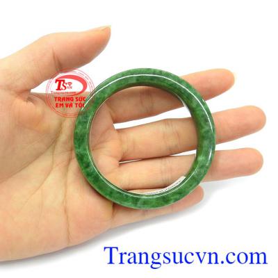 Vòng tay Phỉ Thúy bản vuông màu sắc đẹp, chất lượng cao, thương hiệu uy tín, giao hàng nhanh trên toàn quốc.