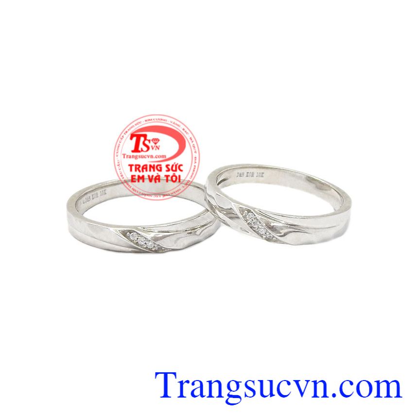 Nhẫn cưới vàng trắng tinh tế là sản phẩm được nhập khẩu từ Korea chất lượng, tinh tế.