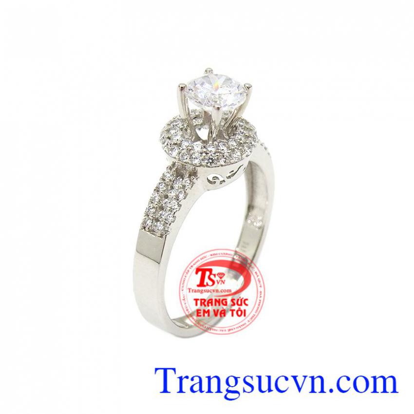 Nhẫn đính hôn thời trang