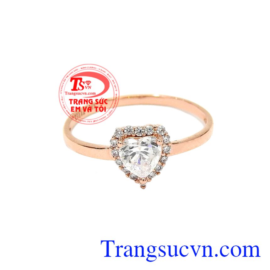 Nhẫn trái tim dễ thương vàng hồng được chế tác từ vàng hồng 10k và đá cz lấp lánh. 