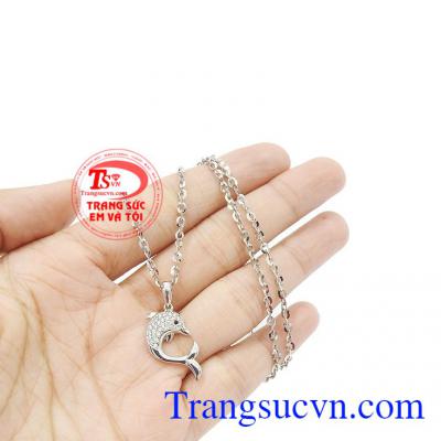 Mặt dây cá heo vàng trắng được thiết kế đẹp