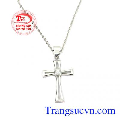 Mặt dây công giáo vàng trắng được thiết kế tinh xảo, đính đá độc đáo
