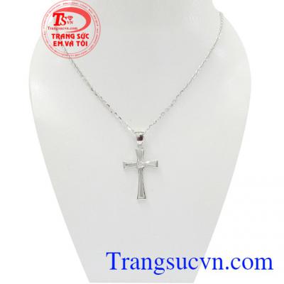 Bộ dây chuyền công giáo vàng trắng được thiết kế tinh tế, sang trọng cùng kết hợp cùng viên đá lấp lánh tạo điểm nhấn cho sản phẩm