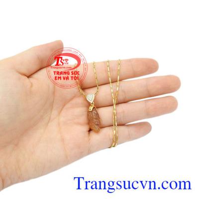 Bộ mặt dây lá thạch anh tóc giao hàng trên toàn quốc.