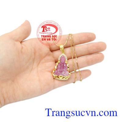 Bộ mặt dây quan âm ruby an lành là món quà ý nghĩa dành tặng người thân.