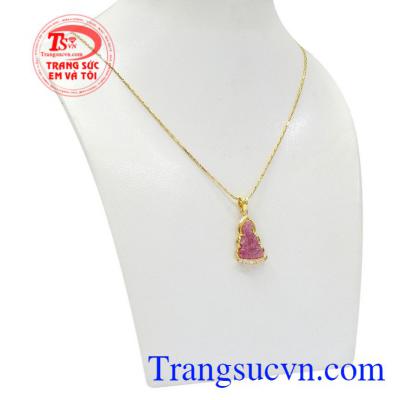 Quan âm người luôn từ bi, cứu nhân độ thế cho chúng sinh thoát khỏi lầm than, đau khổ. Bộ mặt dây quan âm ruby an yên