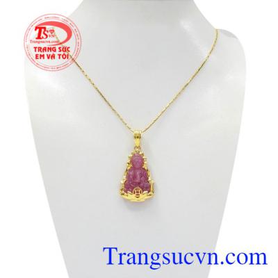 Bộ mặt dây ruby quan âm may mắn là sản phẩm được chế tác tinh tế, tinh xảo.