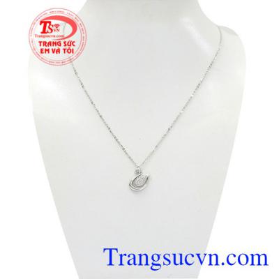 Dây chuyền nữ vàng trắng thiên nga là sản phẩm được nhập khẩu từ Korea chất lượng.