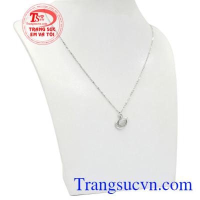 Dây chuyền nữ vàng trắng thiên nga được thiết kế tinh tế, xinh xắn.