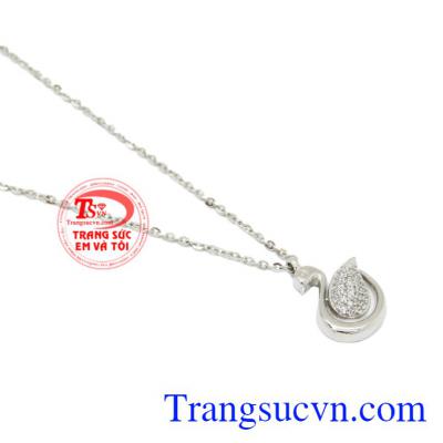 Dây chuyền nữ vàng trắng thiên nga đem lại vẻ đáng yêu, dịu dàng cho người đeo.