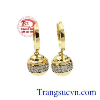 Hoa tai nữ xinh xắn là sản phẩm được chế tác từ vàng 10k, nhập khẩu Korea.