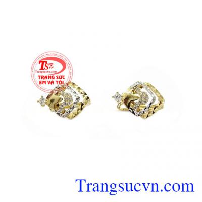 Hoa tai vàng chất lượng là sản phẩm được chế tác tinh xảo, sắc nét, sang trọng, làm nổi bật vẻ quý phái cho phái đẹp,Hoa tai vàng chất lượng