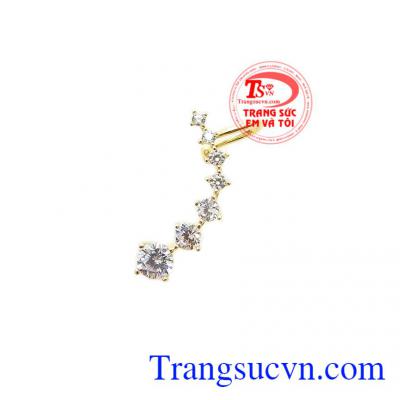 Hoa tai vàng năng động được chế tác vô cùng tinh xảo và sắc nét từ vàng 10k chuẩn chất lượng,Hoa tai vàng năng động