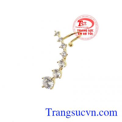 Hoa tai dễ kết hợp với nhiều loại trang phục khác nhau từ trẻ trung cá tính đến dịu dàng, nữ tính,Hoa tai vàng năng động