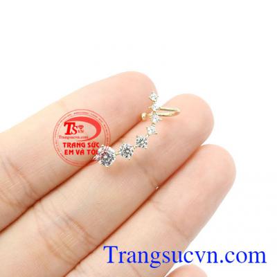 Sản phẩm thích hợp làm quà tặng cho người thân hoặc bạn bè,Hoa tai vàng năng động