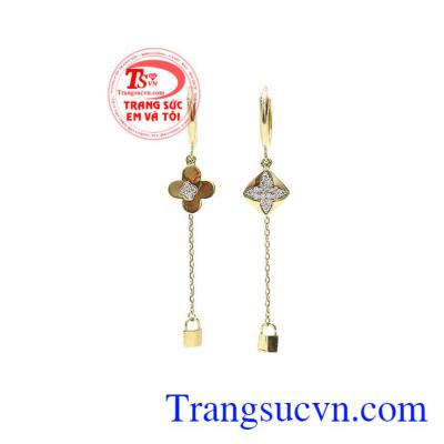 Hoa tai vàng Van Cleef là sản phẩm được nhập khẩu hoàn toàn từ Hàn Quốc,Hoa tai vàng Van Cleef