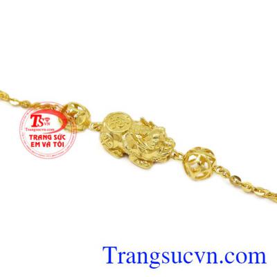 Lắc tay nữ vàng tỳ hưu được thiết kế, tinh tế, bắt mắt. 