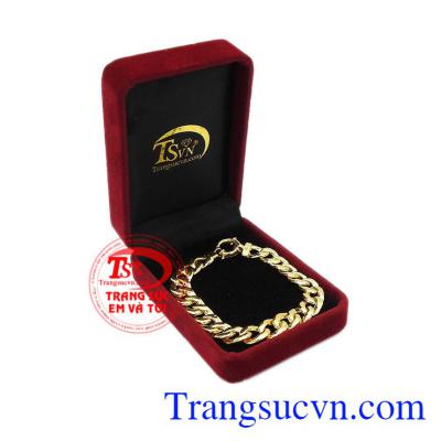 Lắc vàng nam giá rẻ được chế tác từ vàng tây 10k bền đẹp. Sản phẩm mang thiết kế đơn giản nhưng đầy mạnh mẽ giúp thể hiện cá tính phái mạnh