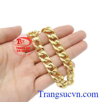 Lắc vàng nam giá rẻ được chế tác từ vàng tây 10k bền đẹp. Sản phẩm mang thiết kế đơn giản nhưng đầy mạnh mẽ giúp thể hiện cá tính phái mạnh