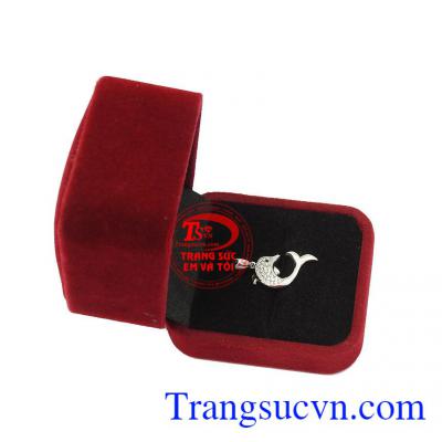 Mặt dây chuyền nữ vàng dễ kết hợp cùng nhiều kiểu dây chuyền vàng