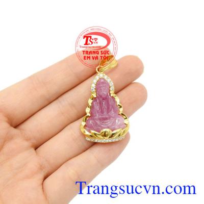 Mặt dây quan âm ruby an lành chất lượng.