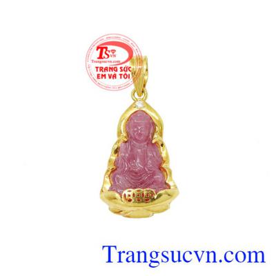 Mặt dây quan âm ruby bình an là sản phẩm phong thủy mang đến sự may mắn, bình an cho gia chủ.