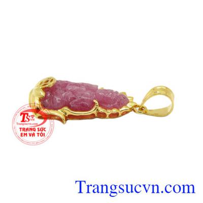Mặt dây quan âm ruby may mắn vừ có tác dụng làm đẹp vừa có tác dụng đem lại may mắn trong phong thủy.