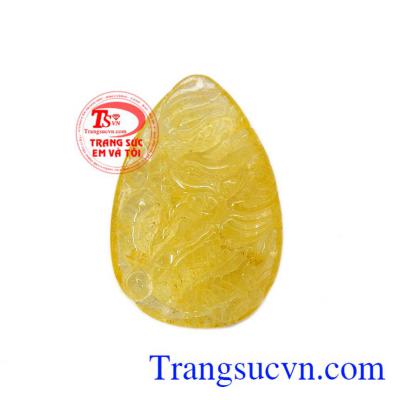 Mặt dây thạch anh rồng được chế tác từ thạch anh tóc vàng chất lượng cao