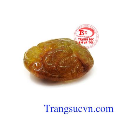 Mặt dây thạch anh tóc đại long giúp người đeo gặp vận may trong công việc, tài lộc thịnh vượng no đủ