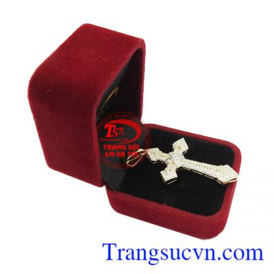 Mặt dây chuyền vàng dễ kết hợp cùng nhiều kiểu dây chuyền 