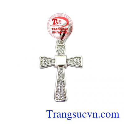 Mặt dây thánh giá vàng đẹp được thiết kế tinh tế cùng những viên đá lấp lánh tạo điểm nhấn sang trọng cho sản phẩm