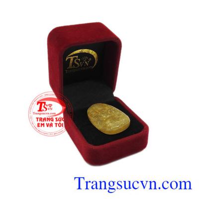 Sản phẩm phù hợp với cả nam và nữ. Mặt phật tuổi dậu thạch anh tóc vàng