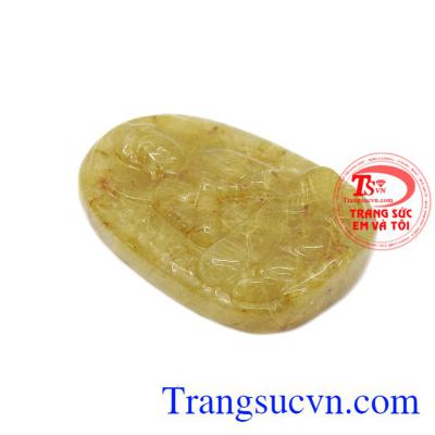 Mặt phật tuổi mùi - thân thạch anh tóc vàng là mặt được chạm khắc theo mặt phật như lai đại phật.