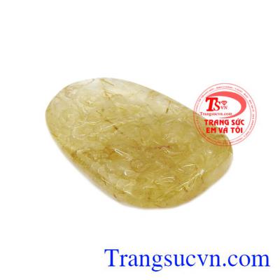 Mặt phật tuổi ngọ thạch anh tóc vàng được chạm khắc từ thạch anh tóc vàng thiên nhiên.