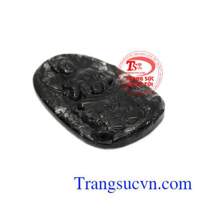 Mặt phật tuổi tuất-hợi thạch anh tóc đen được chạm khắc theo hình phật a di đà. 