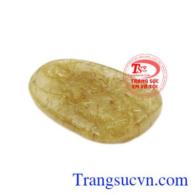 Mặt phật tuổi tuất-hợi thạch anh tóc vàng được chế tác theo hình phật a di đà. 