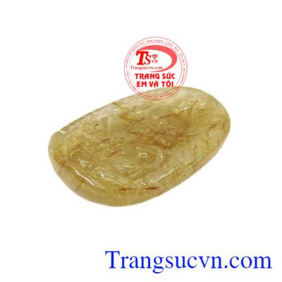 Sản phẩm có thể làm mặt dây đeo hoặc bọc vàng và bạc để đảm bảo độ bền đẹp. Mặt phật tuổi tuất-hợi thạch anh tóc vàng