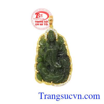 Mặt quan âm Nephrite đẹp là sản phẩm được chạm khắc tinh xảo, sắc nét.
