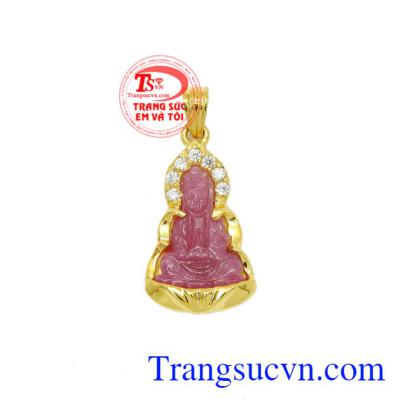 Mặt quan âm ruby bọc vàng là sản phẩm được chế tác tinh xảo từ vàng 14k, nhỏ xinh.