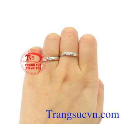 Nhẫn cưới Forever hạnh phúc giao hàng trên toàn quốc.